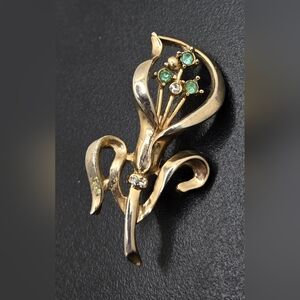 🌼 Floral Brooch Gold Tone with Aqua & Clear Crystals Measures 2" X 1"